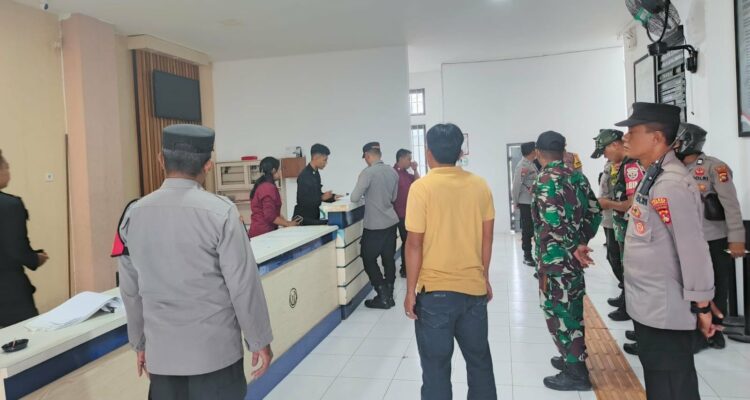 Polsek dan TNI Gelar Patroli Gabungan Jaga Kamtibmas di Kecamatan Kuripan