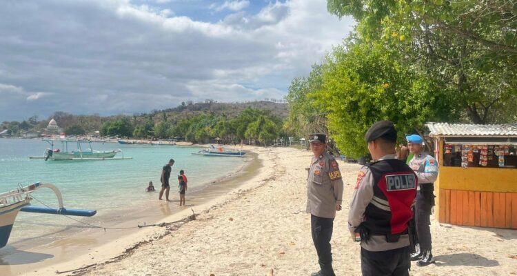 Upaya Polsek Sekotong Ciptakan Wisata Aman di Pantai Elak-Elak Lombok Barat