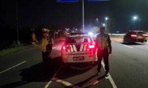 Polres Lombok Barat Bubarkan Kerumunan, Jaga Ketenangan di Bypass BIL 2