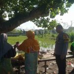 Bhabinkamtibmas Lombok Barat Ajarkan Warga Ubah Pekarangan Jadi Aset Pangan Produktif